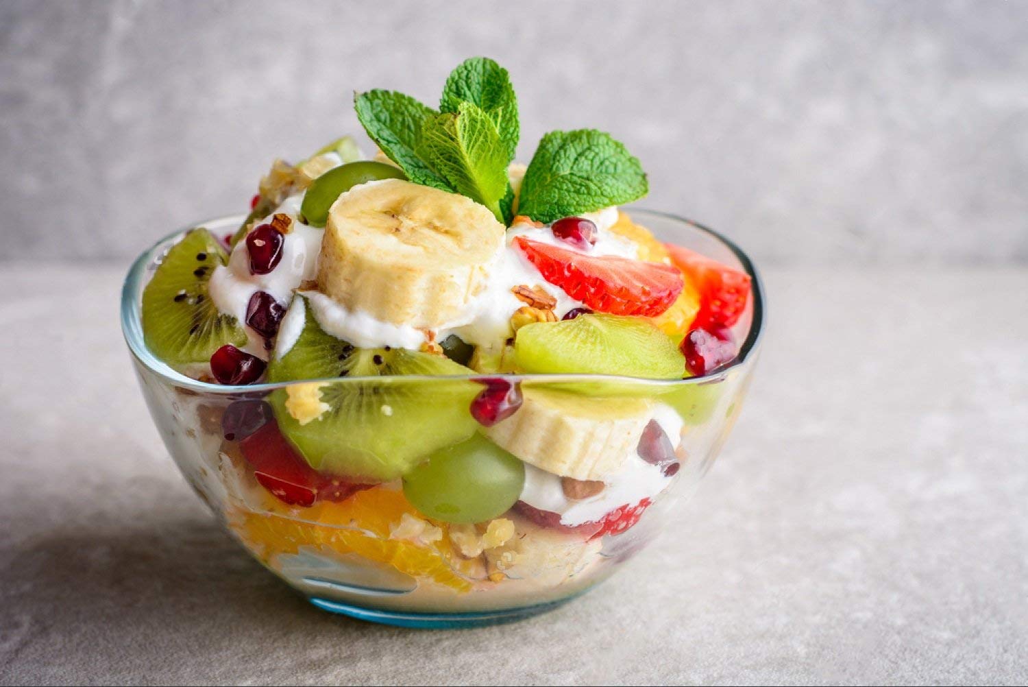 Transparent Durable Wave Rim Glass Charger Plates , Fruit Salad Glass Bowl