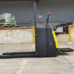 Garment Shops Electric Pallet Truck 2Ton 1638MM Fork Length Easy to and Maintain