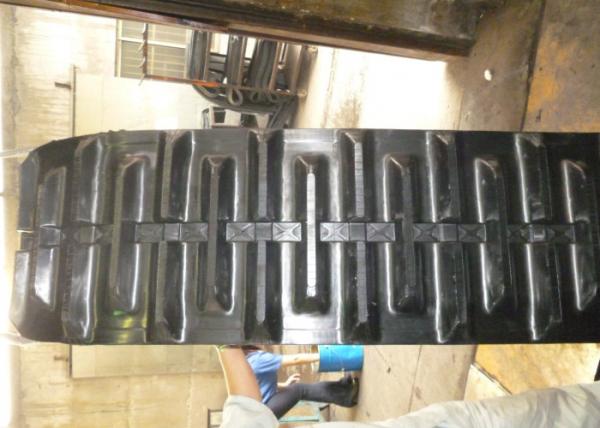 China Black Rubber Track (450*90*51) for Kubota Harvester machines factory