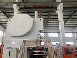 China ISO 4 Cavities Silver Alufoil Container Making Machine factory
