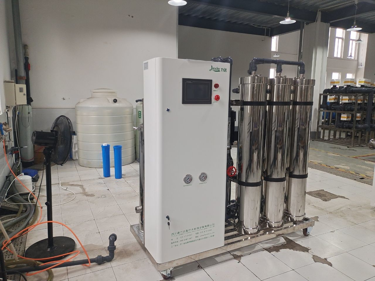 China 2000LPH Reverse Osmosis Ro Water Treatment Equipment Easy Control factory