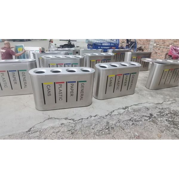 Eco-Friendly 9L Capacity Wall Hanging Trash Can with 100% New Material for