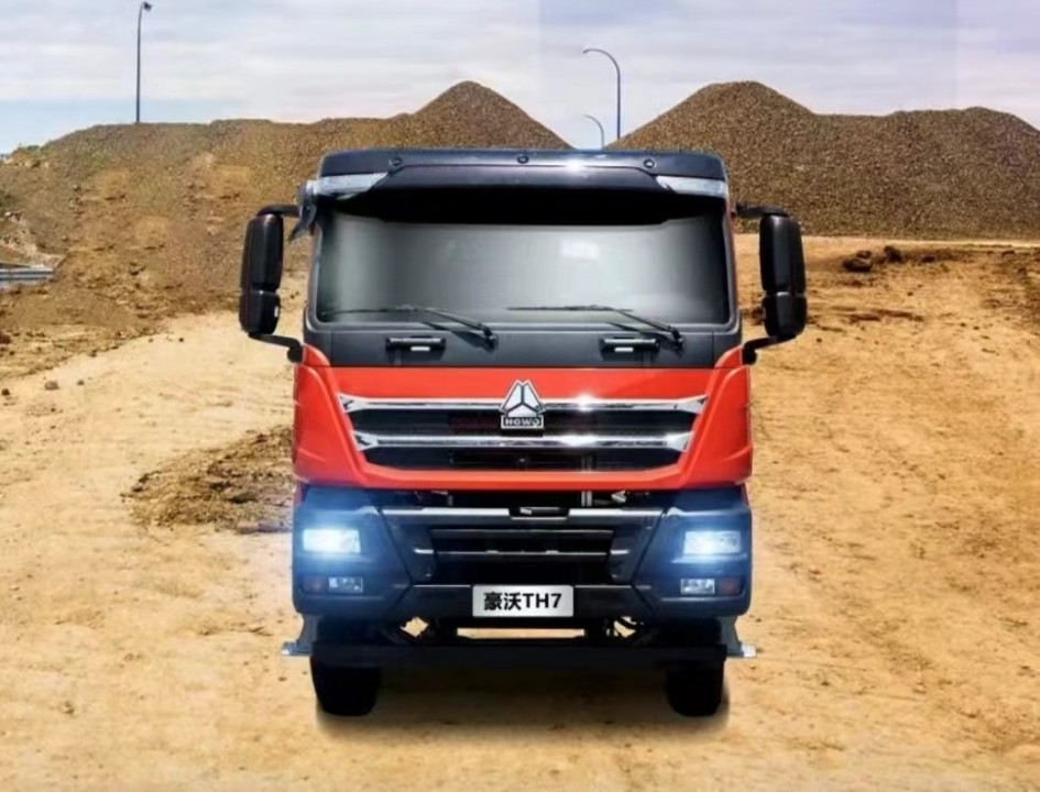 Sinotruk HOWO TH7 Fuel Dump Truck Heavy Load Truck