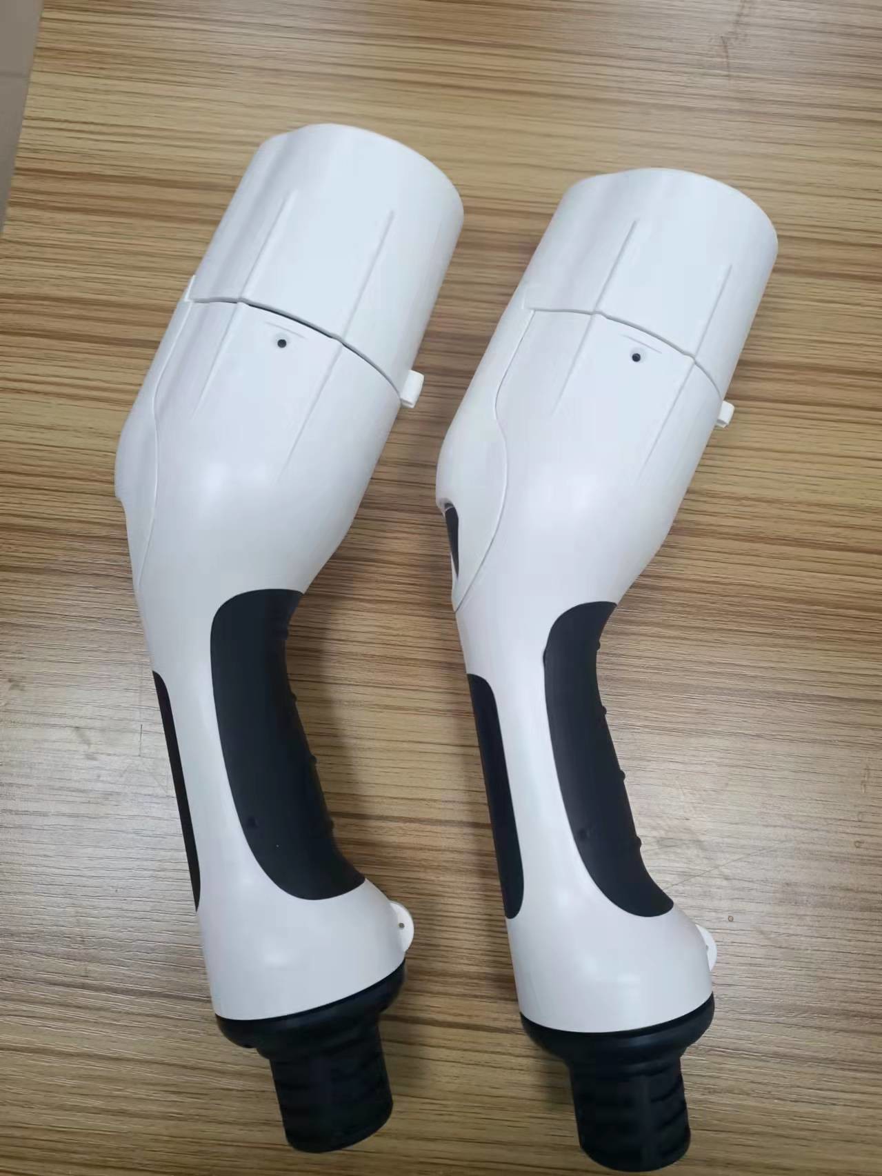 0.01-0.1mm Dual Shot Injection Molding Nka80 For New Energy Vehicle Charging Enclosure