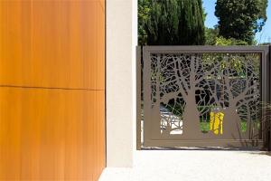 China ODM Modern Aluminum Fence Gate Fireproof Powder Coated Aluminium Gate factory