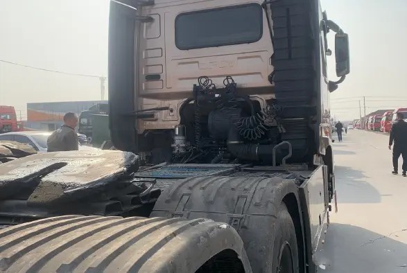 Used Tractor Trailers Cummins Engine 600hp 2nd Hand Dongfeng Tractor Head 6×4 Drive Mode LHD/RHD