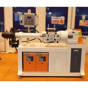 90kw Motor Hydraulic Rubber Moulding Machine With Rotating Speed Of Screw 3-26 R