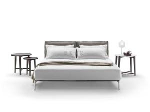 China Leather Upholstered Modern Design King Size Bed factory