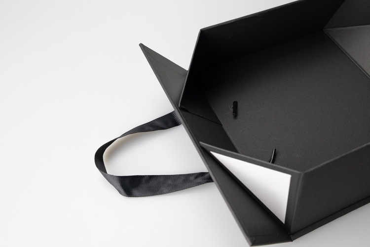 Luxury Gift Box Packaging Stock Magnet Folding Gift Box With Ribbon