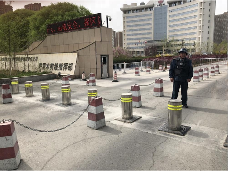 Stainless Steel Bollards Hydraulic Road Blocker Variable Frequency Controller With LED Light