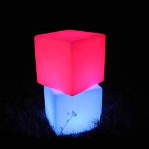 China Remote Control Outdoor LED Cube Light With Rechargeable 4400mah Battery factory