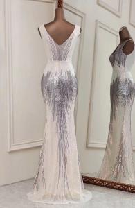 China Luminescent White Wedding Lace Fabric Glamorous Glitz With Peacock Tail factory