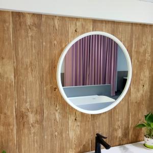China Elegant Look LED Bathroom Mirror Matt / Glossy Finish 60mm Thickness factory