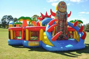 China Outdoor Inflatables Bouncy Castle , Inflatable Party Game Toys Kids Mini Inflatable Jumper factory