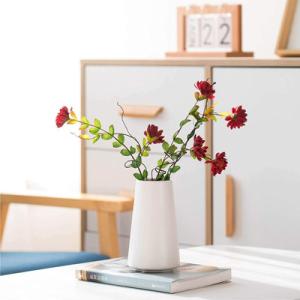 China Minimalism Style White Ceramic Vase For Bedroom Kitchen Living Room Office Desk factory