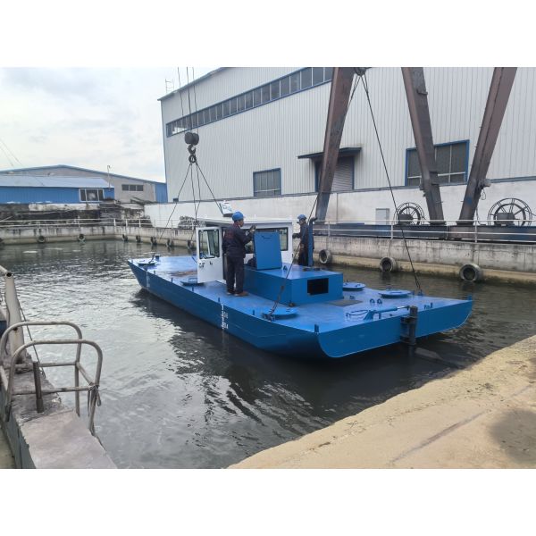 Self-Unloading Sand Barge with 2m Dredging Depth and 20*4.2*2.6 Dimension for Efficient Sand Transportation