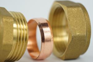 China Copper Core Forged Brass Pipe Fittings Compression Pipe Cap BS864-2 Standard factory