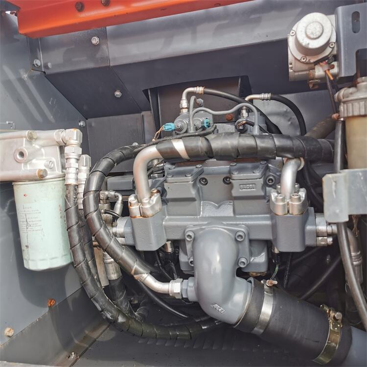 Used Hitachi ZX240 Excavator in Shanghai Made in Japan with Original Hydraulic Valve
