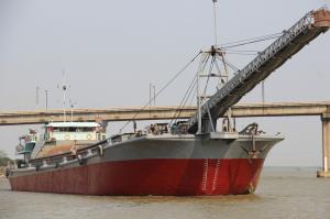 China Customized Self Propelled Barge 1000 Tons Capacity High Efficiency factory
