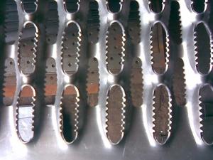 China Corrosion Resistant Anti Skid Metal Plate With Crocodile Mouth Hole For Work Platforms factory