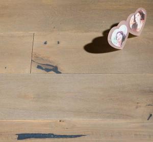 China classic oak engineered wood flooring with smoke and brushed finishing factory