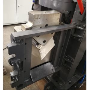 High Speed CNC Angle Punching Machine Line Punching Force 630 kN Angle Size 125