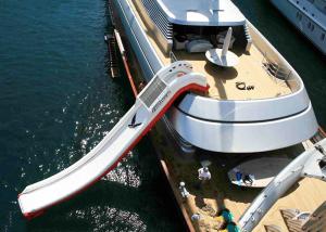 China Cheap Price Giant Inflatable Water Spots , Inflatable Curved Yacht Boat Slide factory