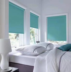 China 80% Shading Office Roller Blinds , 104 Inch Wide Horizontal Blinds Polyester factory