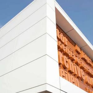 China 3200mm Aluminum Metal Cladding for Long Length and High Tensile Strength factory