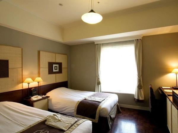 Melanesia luxury vacation holiday hotel bedroom furniture set of wood bed with
