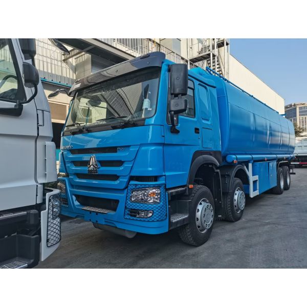 China HOWO 8X4 Petroleum Oil Storage Tank Fuel Delivery Truck 30 CBM factory