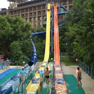 China Funny Entertainment Insane Water Slides For Aqua Park Thrilling Artistic Design factory