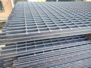 China 25mm Hot Dip Galvanized Industrial Steel Grating factory