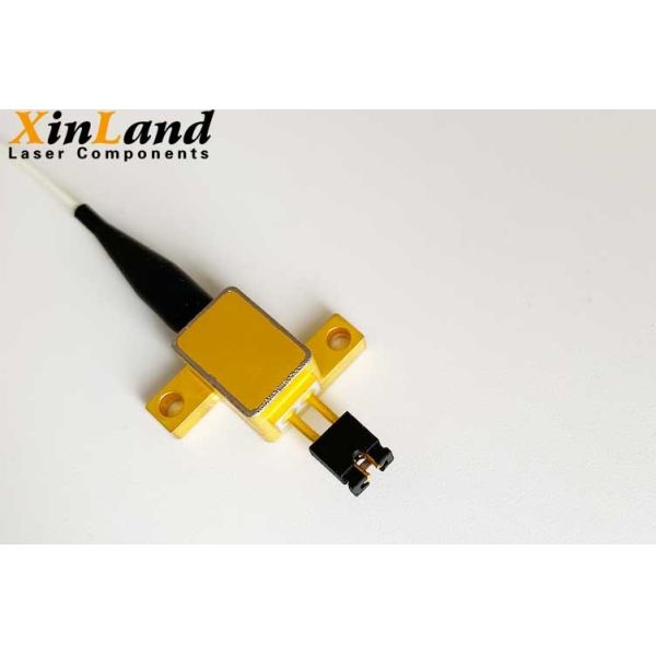 China 808nm-810nm 4W-4.5W Fiber Coupled Diode Laser Module 105um Multi mode Fiber factory