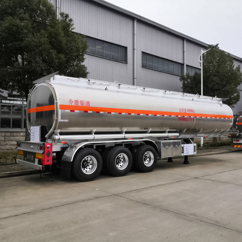 High Capacity Oil Truck Semi Trailer 6950x2200x2760mm For Safe Fuel Transportation