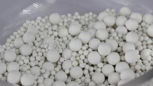 China High Purity Alumina Or Zirconia Grinding Media Ceramic Ball For Ball Mill factory