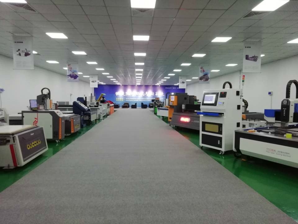 Double Drive 500W Fiber Laser Engraving Machine Easy To Push Materials