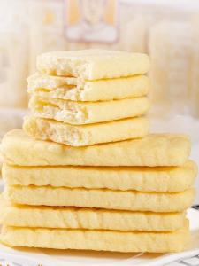 China Korean Crisp Delight: Non-Fried Rice Crackers with Buttery Egg Taste factory