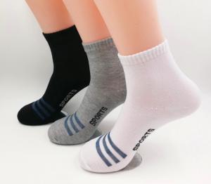 China Fashionable Cotton Unique Mens Socks , Athletic Mens Crazy Crew Socks Breathable factory