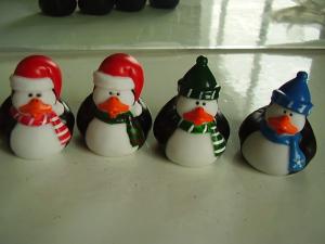 China Colorful Funny Plastic Ducks With Snowman Painting , Rubber Bath Toys Eco Friendly factory