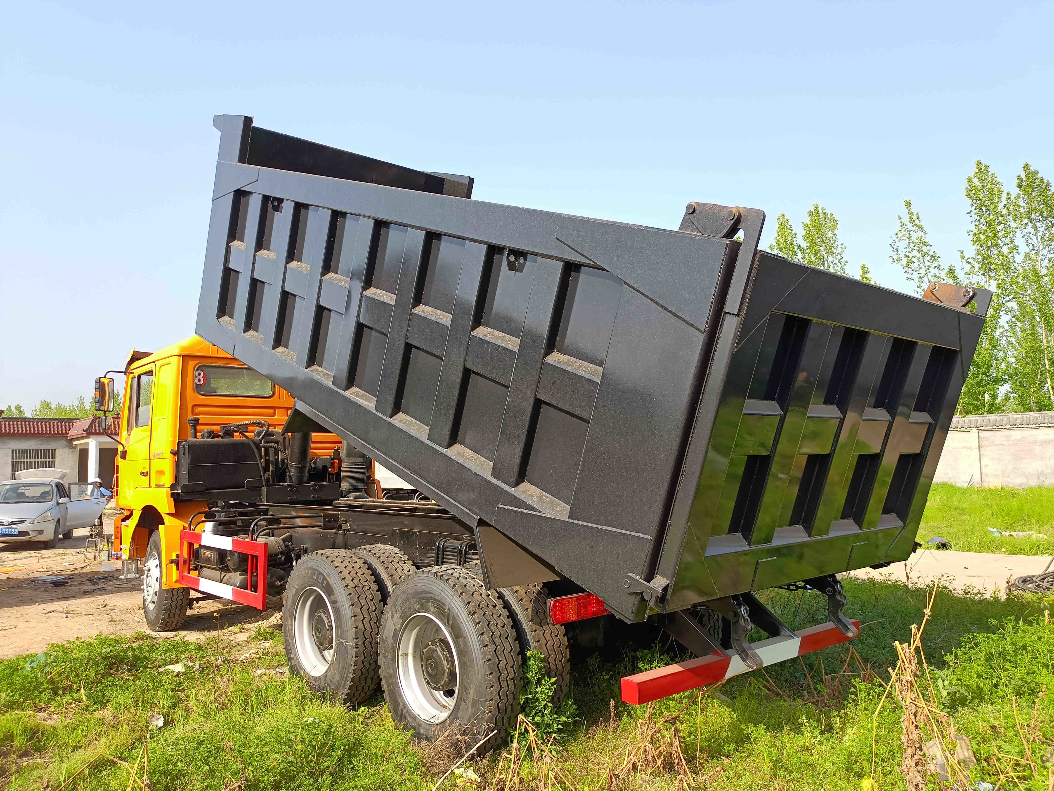 2nd Hand Truck Flat Roof Cabin 8.7 Meters Fast Gearbox 380hp 6×4 Used SHACMAN D'LONG F3000 Dump Truck