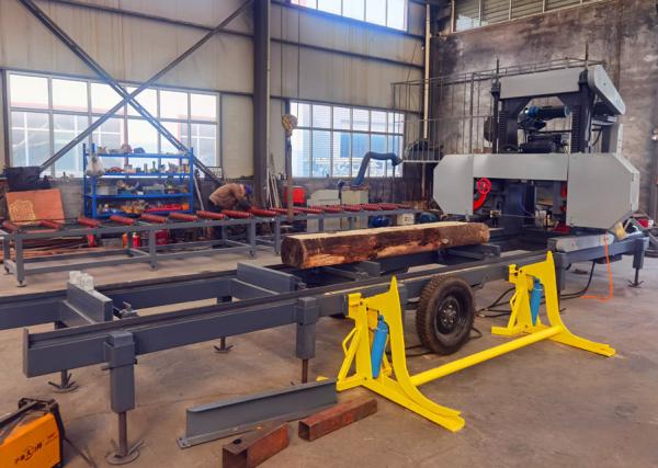 Gasoline Hydraulic Wood Portable Sawmill Machine With Mobile Trailer