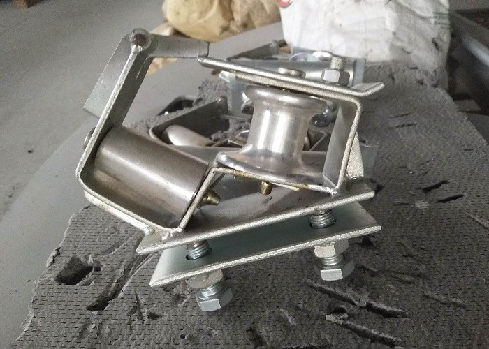 China Aluminum Wheel Nylon Sheave Fixed On Pole For Conductor Pulling Arm Skyward Corner Stringing Pulley Block factory