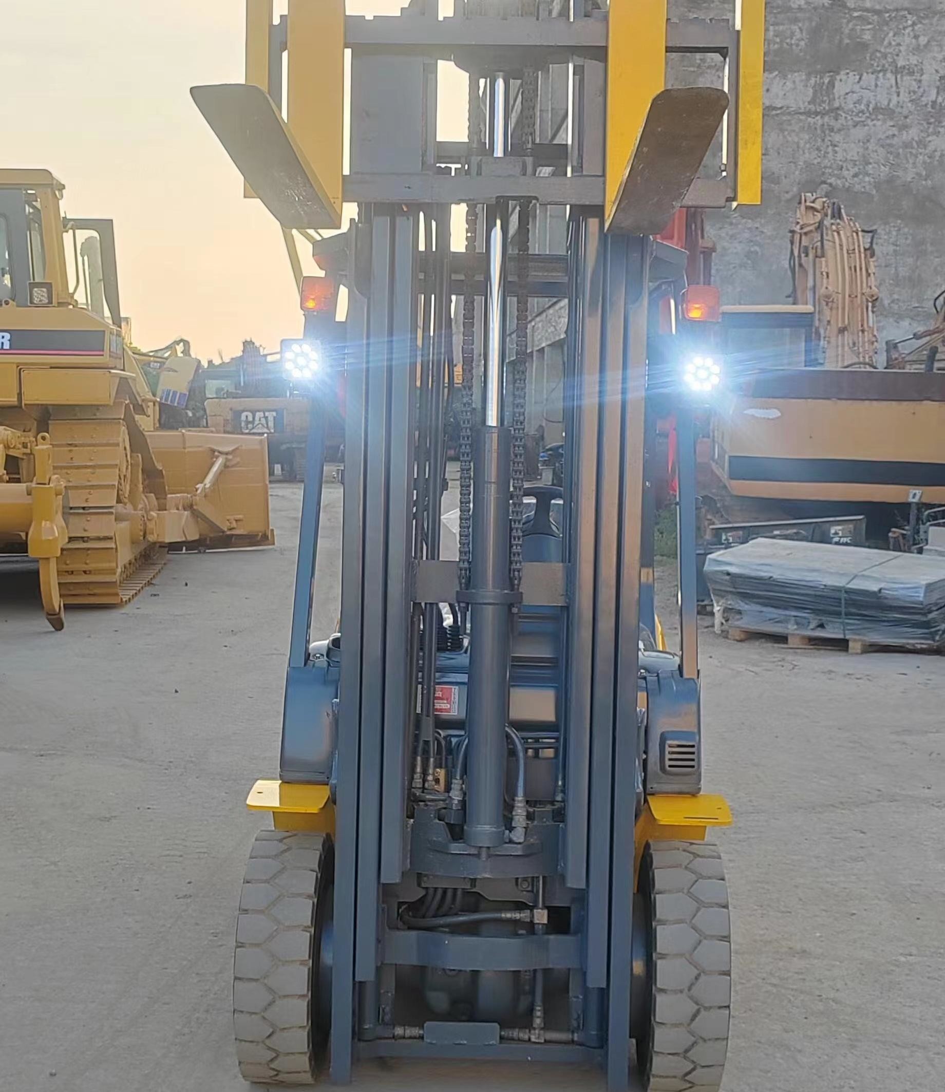 Komatsu FD30 Forklift 3 Ton Diesel Forklift Used Automatic Lifting Machine Second Hand