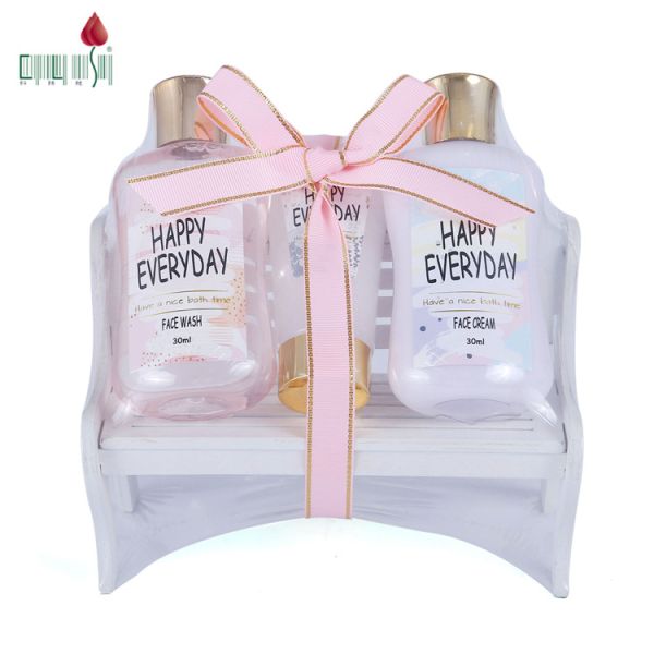 China Private Label 2pcs 130ml Face Wash Care Deep Clean Deep Clean Deep Clean Set With Body Scrub factory