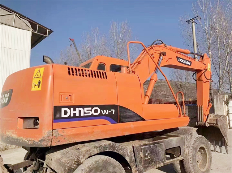15 Ton Doosan DH150-7 Wheel Excavator in Good Condition Original Design Made in Korea
