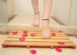 High Temperature Tolerance Bamboo Bath Mat , Wooden Bathroom Mat 22x15 Inches
