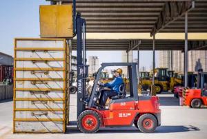 China 3 Ton Diesel Forklift Truck With Japanese Isuzu Engine 145mm Free Lifting Height factory