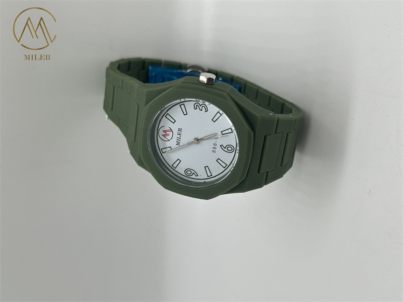 Mineral Dial Window Material Round Case Shape Quartz Wrist Watch