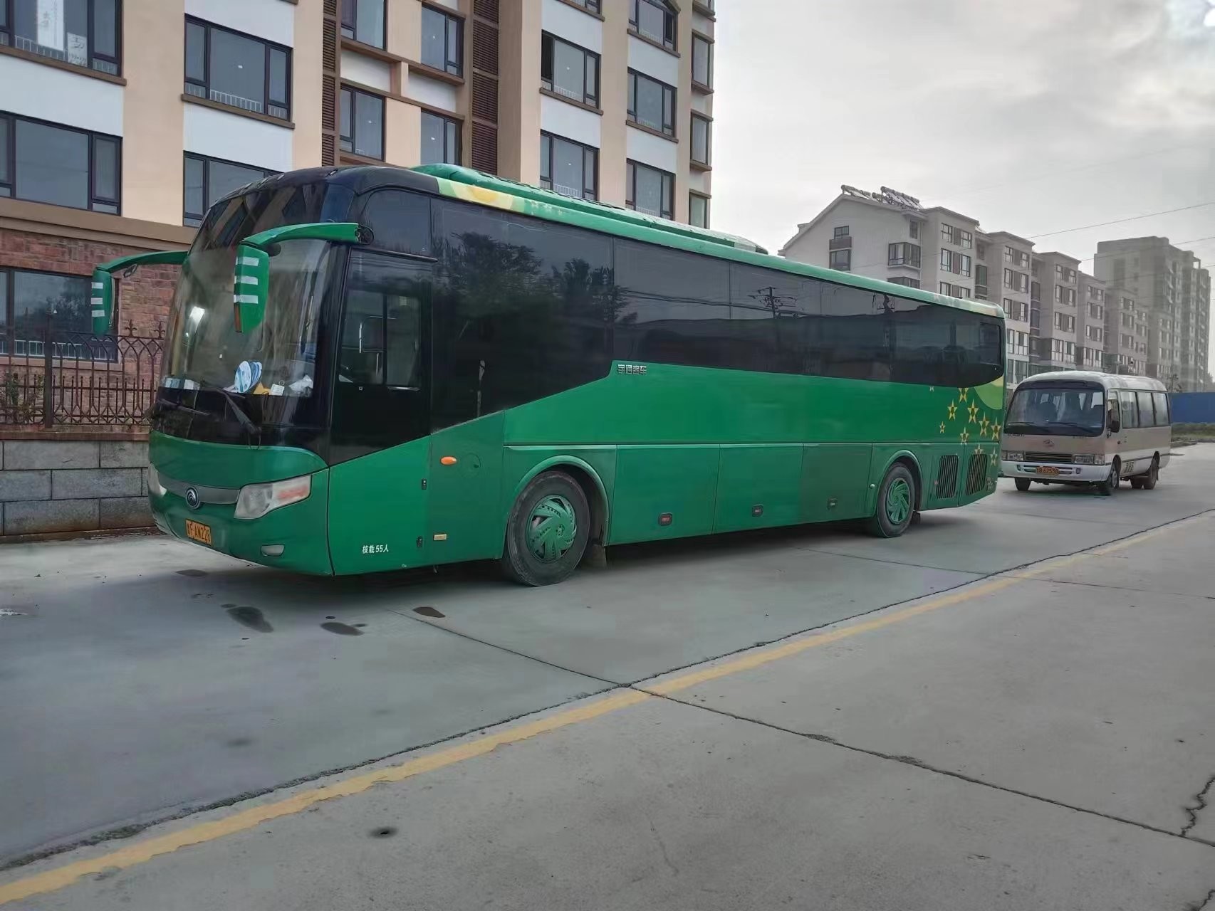 Long Distance Buses 55 Seats Luxury Coach Green Color 2017 Year Manual Transmission Second Hand Yutong Bus ZK6127